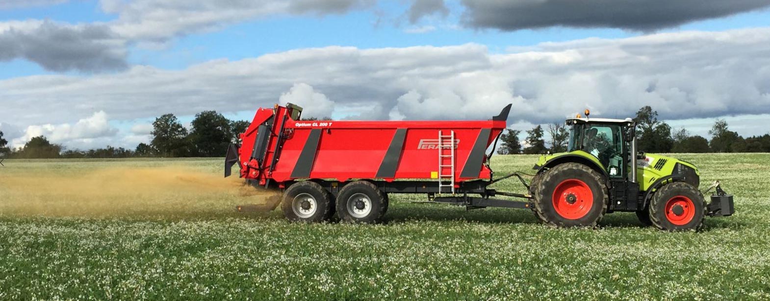 Afin d'harmoniser sa gamme de matériel agricole, l'entreprise Perard a demandé aux designers d'Evok de dessiner sa nouvelle gamme d'épandeurs.