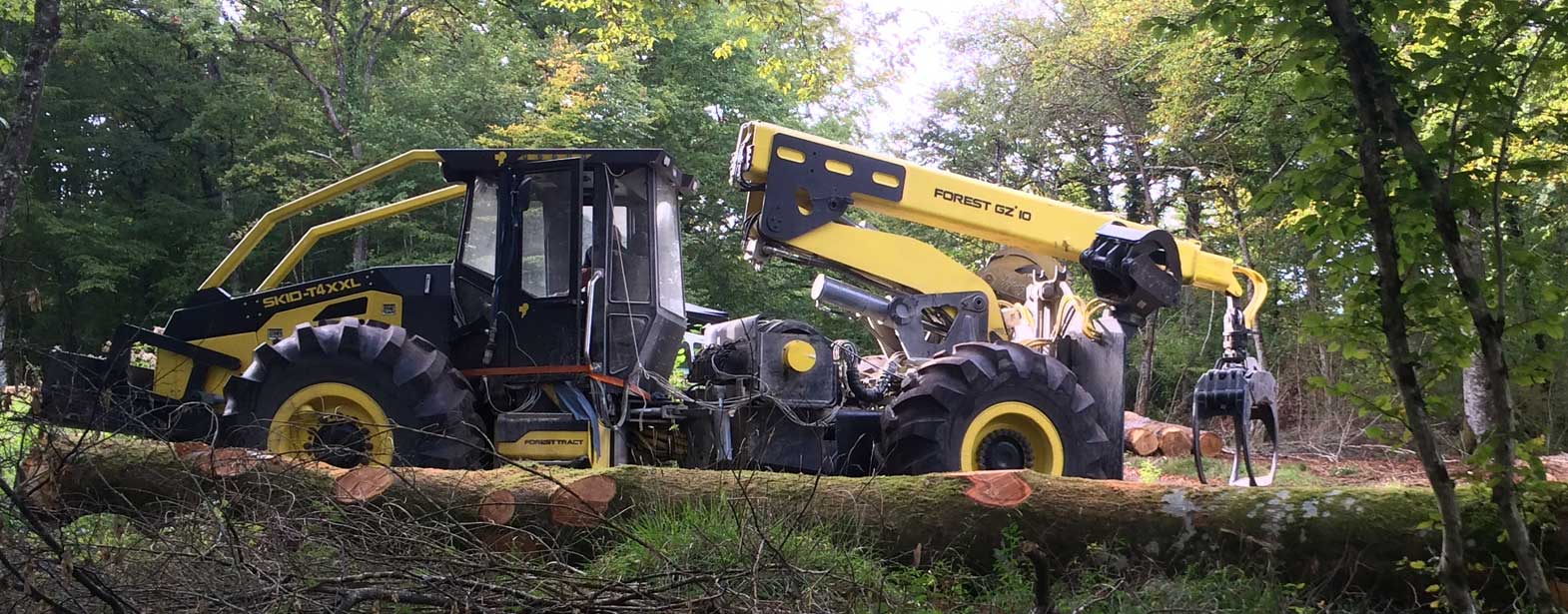 Forest Tract est un fabricant de débusqueurs forestiers. L'entreprise MCM nous a confié la réalisation du style de l'engin (capots moteurs, cabine et accès cabine, en tôlerie). Le véhicule est désormais décliné en 2 versions et peut être équipé de plusieurs outils adaptés au travail à accomplir.